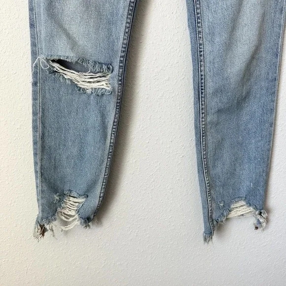 We The Free Light Wash Distressed Hem Mid Rise Jeans - Picture 3 of 4